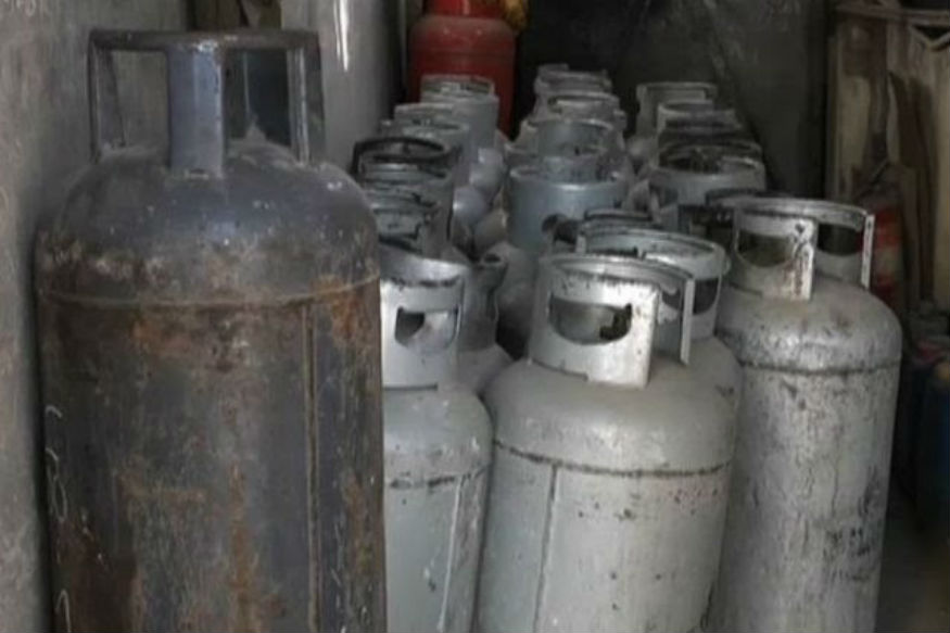 भारत में बढ़ी कीमतों के बीच पाकिस्तान में LPG सिलेंडर