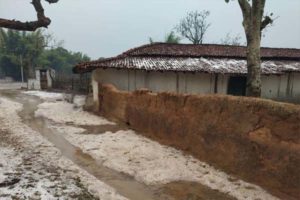 सरगुजा के दर्जनों गांवों में ओलों ने मचाई भारी तबाही