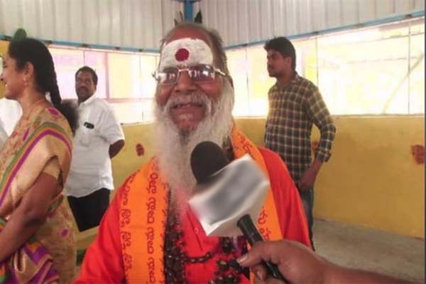 भिखारी ने मंदिर को दान दिए 8 लाख रुपए