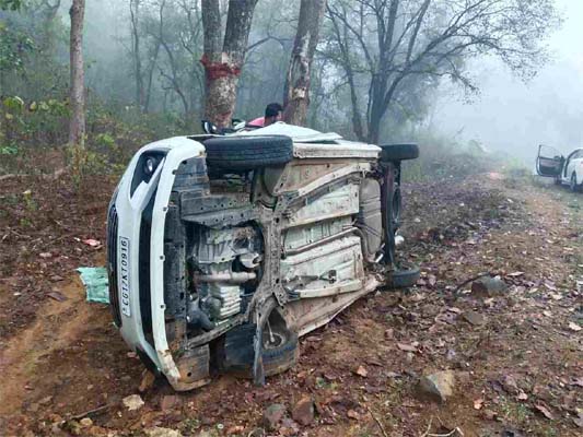 बारसूर -गीदम मार्ग पर पलटी तेज रफ्तार कार, 5 लोगों की मौत