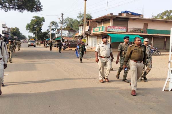 पखांजुर में पुलिस ने किया फ्लैग मार्च