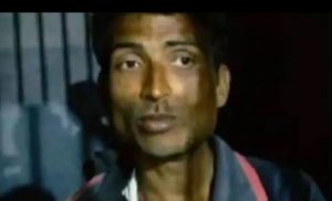 जलती चिता से लाश को नोच नोच कर खाने लगा युवक देखकर सन्न रह गए लोग