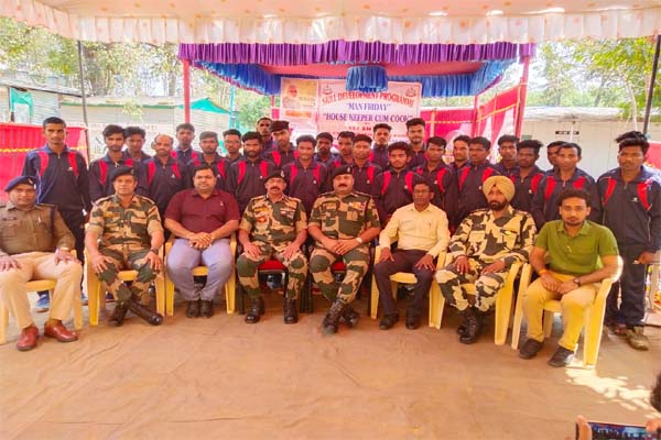 आदिवासी युवाओं को BSF ने दिया हॉउस कीपर कम कुकिंग का प्रशिक्षण