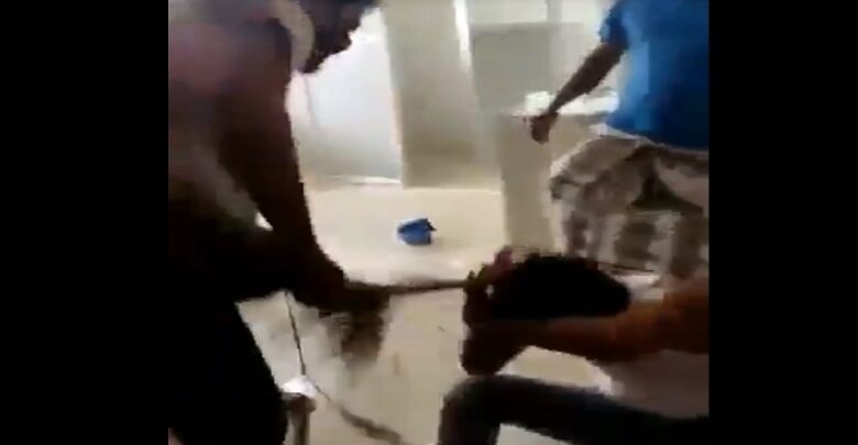 डॉक्टर को पीटा