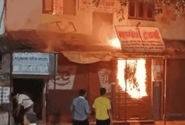 RAIPUR : शास्त्री मार्केट में लगी आग, एक पुलिसकर्मी घायल, लाखों का नुकसान