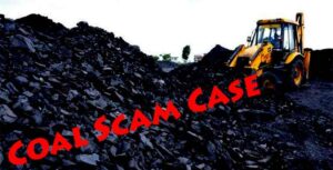 CG Coal Scam Case : EOW ने 5 आरोपियों को किया गिरफ्तार, स्पेशल कोर्ट ने 22 जून तक भेजा रिमांड पर रायपुर। छत्तीसगढ़ कोल घोटाला मामले में EOW ने एक बार फिर बड़ी कार्रवाई की है। EOW ने प्रदेश के अलग अलग जिलों में कोल लेवी वसूली करने वाले 5 आरोपियों को गिरफ्तार किया है। ये सभी लोग रायपुर, कोरबा, सूरजपुर और रायपुर में रहकर गैंग के लिए काम करते थे। EOW ने सभी को रायपुर की स्पेशल कोर्ट में पेश किया है, जहां से सभी को 5 दिन यानी 22 जून तक पुलिस रिमांड पर भेज दिया है। मिली जानकारी के अनुसार EOW ने जिन आरोपियों को गिरफ्तार किया है। उनमें मोइनुद्दीन कुरैशी, रोशन कुमार सिंह, पारेख कुमार कुर्रे, राहुल कुमार सिंह और मोंटू उर्फ वीरेंद्र कुमार जायसवाल शामिल हैं। आरोप है कि पांचों रायपुर, कोरबा, सूरजपुर में रहकर गैंग के लिए कोल लेवी का काम करते थे। वहीं दूसरी ओर कारोबारी सूर्यकांत तिवारी, निलंबित IAS समीर विश्नोई, रानू साहू और सौम्या चौरसिया को भी कोर्ट में पेश किया गया। इन सभी की न्यायिक रिमांड आज खत्म हो गई थी। दोनों पक्षों को सुनने के बाद कोर्ट ने फिर 1 जुलाई तक सभी को जेल भेज दिया है। छत्तीसगढ़ में कोयला घोटाला केस में ईओडब्ल्यू ने मंगलवार को पांच आरोपियों को गिरफ्तार किया है। मिली जानकारी के अनुसार पकड़े गए पांचों आरोपी जेल में बंद कारोबारी सूर्यकांत तिवारी के साथ काम करते थे। गिरफ्तार किए गए पांचों आरोपी से कारोबारी के करीबी बताए जा रहे हैं। ईओडब्ल्यू ने जिन आरोपियों को गिरफ्तार किया है, उनमें मोइनुद्दीन कुरैशी, रोशन कुमार सिंह, पारेख कुमार कुर्रे, राहुल कुमार सिंह और मोंटू उर्फ वीरेंद्र कुमार जायसवाल शामिल हैं। आरोप है कि पांचों आरेापी रायपुर, कोरबा, सूरजपुर में रहकर गैंग के लिए कोल लेवी का काम करते थे। ईओडब्ल्यू ने 14 दिन की रिमांड मांगी है।