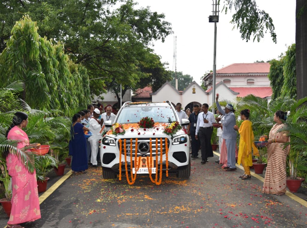 निवर्तमान राज्यपाल विश्वभूषण हरिचंदन कि भावभीनी विदाई, ओडिशा के लिए हुए रवाना