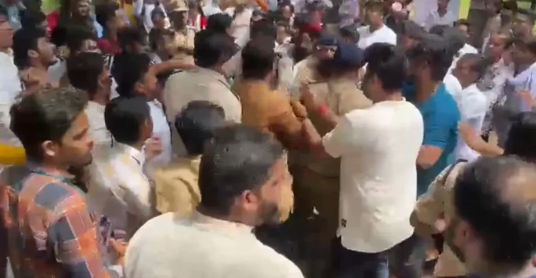 राजधानी रायपुर के छत्तीसगढ़ कॉलेज में मंगलवार को ABVP और NSU कार्यकर्ताओं में विवाद हो गया।
