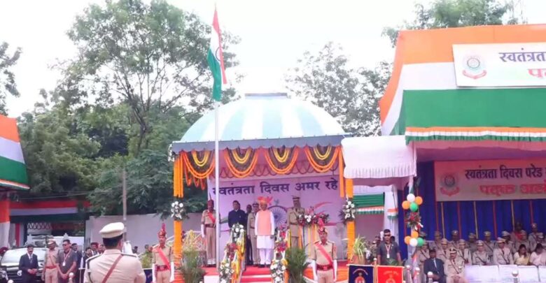 मुख्यमंत्री विष्णुदेव साय ने पुलिस परेड मैदान में किया ध्वजारोहण, छत्तीसगढ़ की जनता को किया संबोधित ....