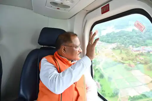 CM साय ने कावड़ियों पर हेलीकॉप्टर से की पुष्प वर्षा, बोल बम' के नारों से गूंज उठा शिव का पवित्र स्थल....
