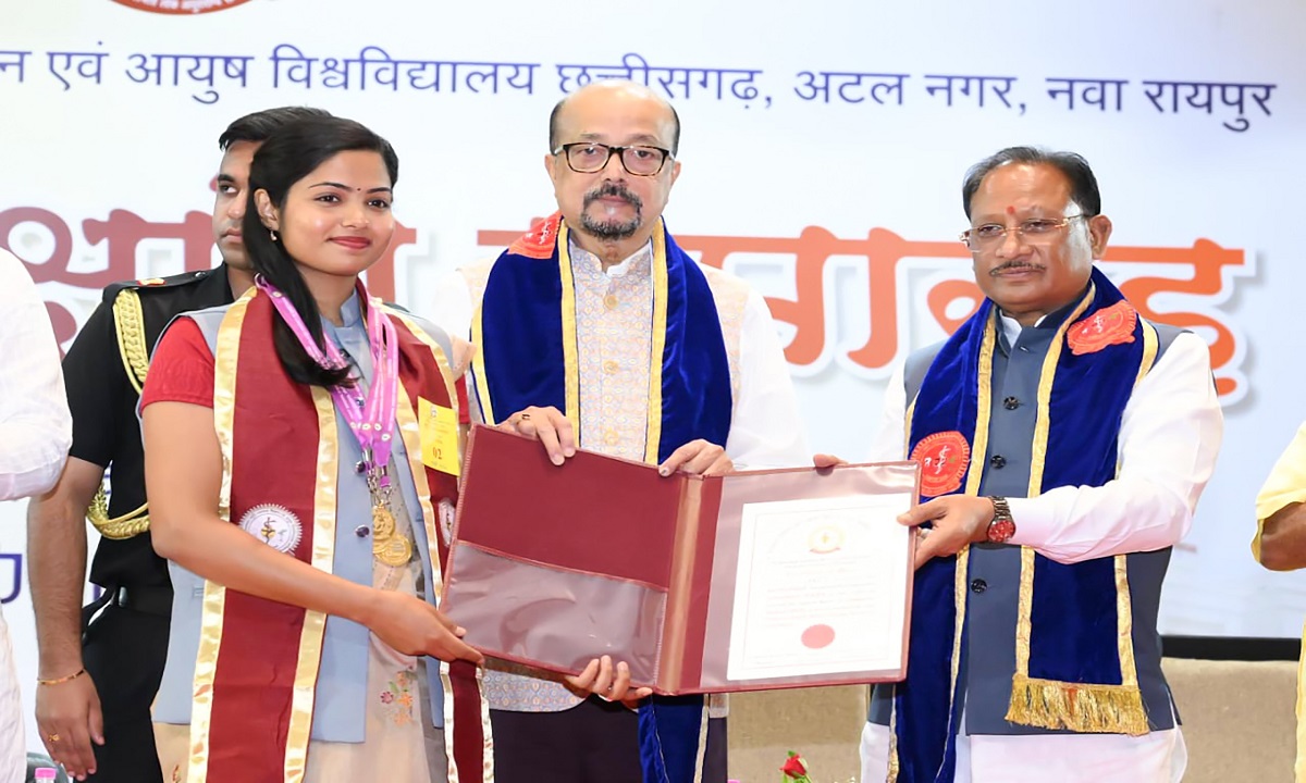 CG News: 9 हजार 194 विद्यार्थियों को प्रदान की गई उपाधि, राज्यपाल ने कहा-‘नई पीढ़ी को डिजिटल एडिक्शन और पॉपकॉर्न स्टेटस से बाहर निकलने की जरूरत’