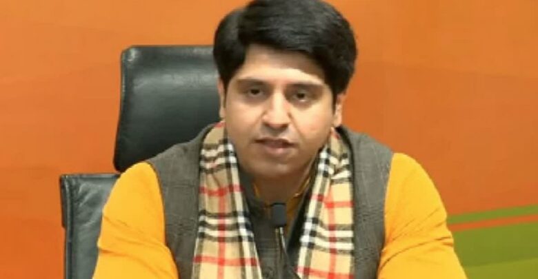 Shehzad Poonawalla Resigns
